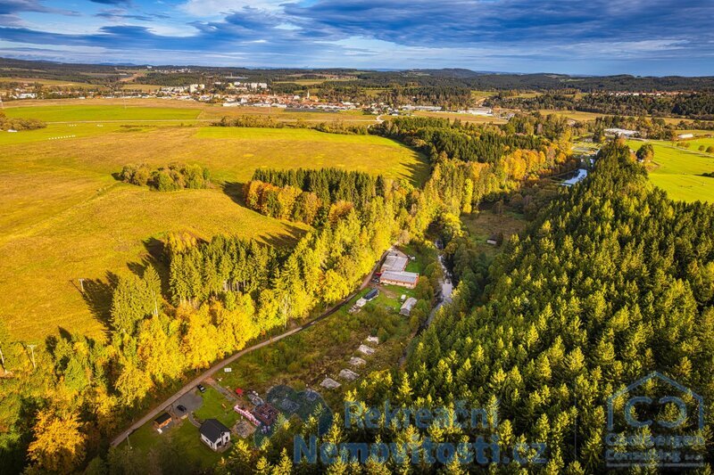 Stavební pozemek 840 m² u řeky Malše – Kaplice, klid a příroda