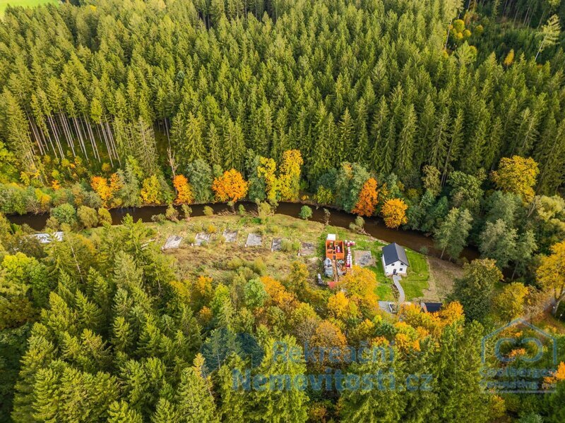 Stavební pozemek 840 m² u řeky Malše – Kaplice, klid a příroda