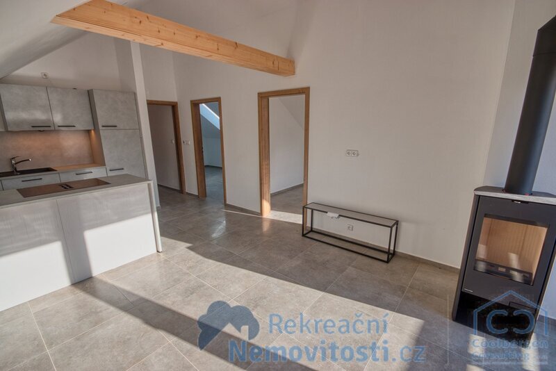Horský apartmán u Lipenského jezera s krbem a výhledy do přírody