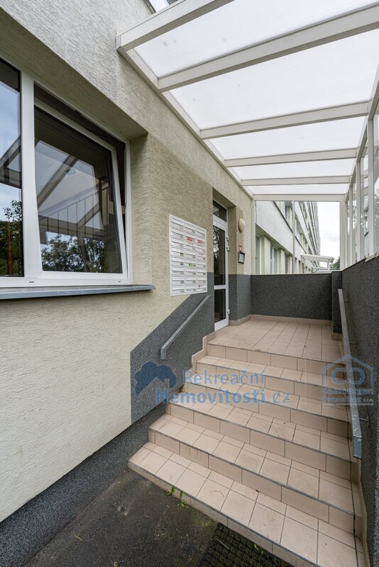 Komfortní byt v lokalitě Trnovanska - Teplice - Byt v objektu 1325/1