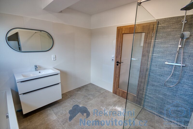 Podkrovní apartmán 3+kk s balkonem | Šumava – Nová Pec | klid, příroda, druhé bydlení